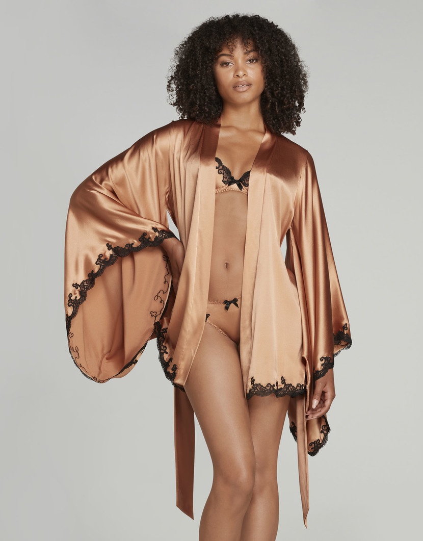 MollyЗолотистый халат-кимоно из шелка с черным кружевом Molly