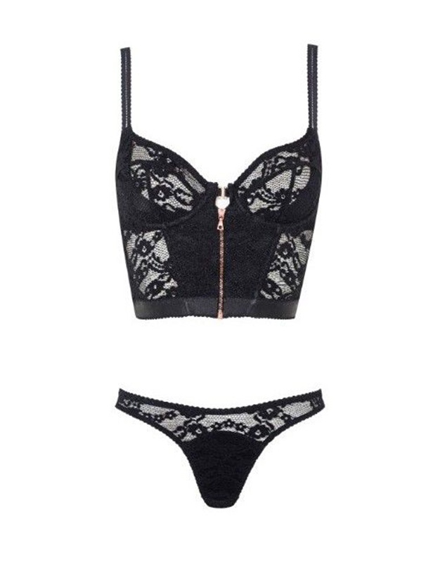 Sally Бюстье Sally