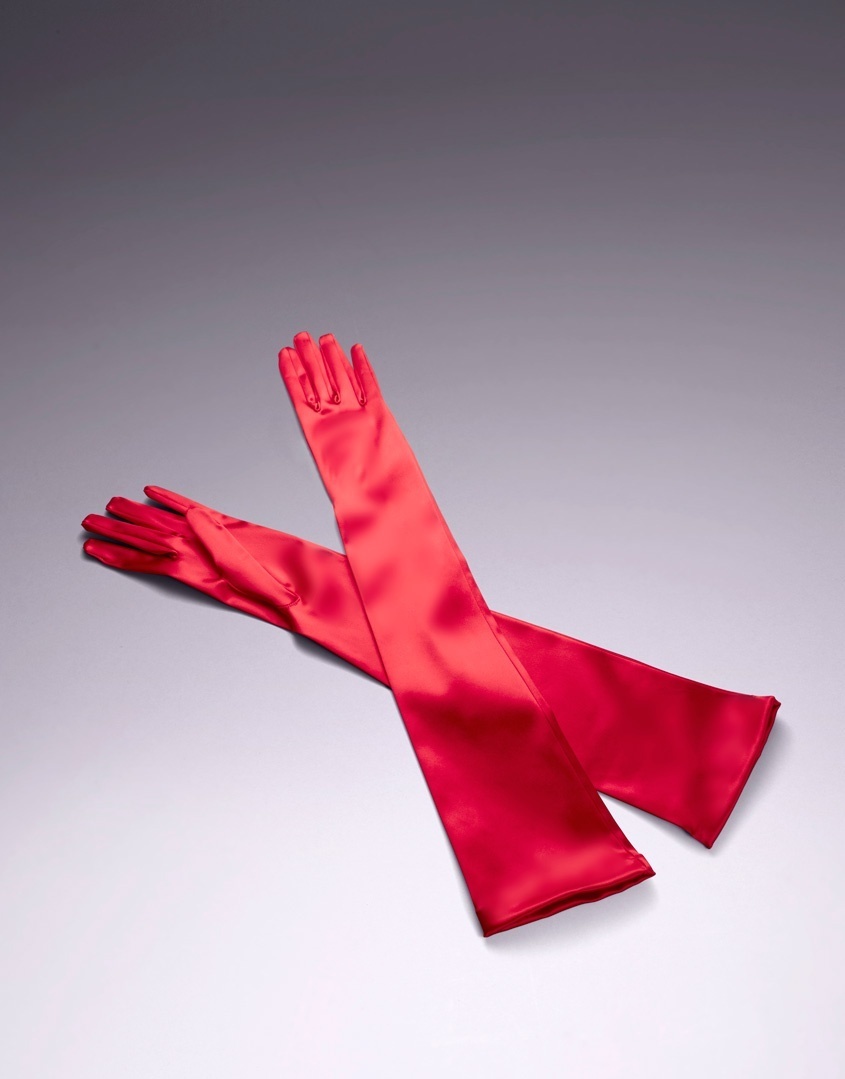 Перчатки Long Satin Перчатки Long SatinОбувь, перчатки и шарфы<br>Классические длинные перчатки, созданные из невероятно мягкого красного атласа, добавят нотку винтажного шика Вашему образу.<br><br>Возраст: Взрослый<br>Размер: S (2 AP);M (3 AP);L (4 AP)<br>Цвет: Красный<br>Пол: Женский