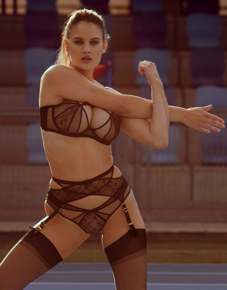 Черные трусы стринги с кружевом Iza