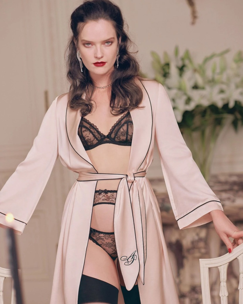 HindaЧерный бюстгальтер с мягкой чашкой из кружева Hinda