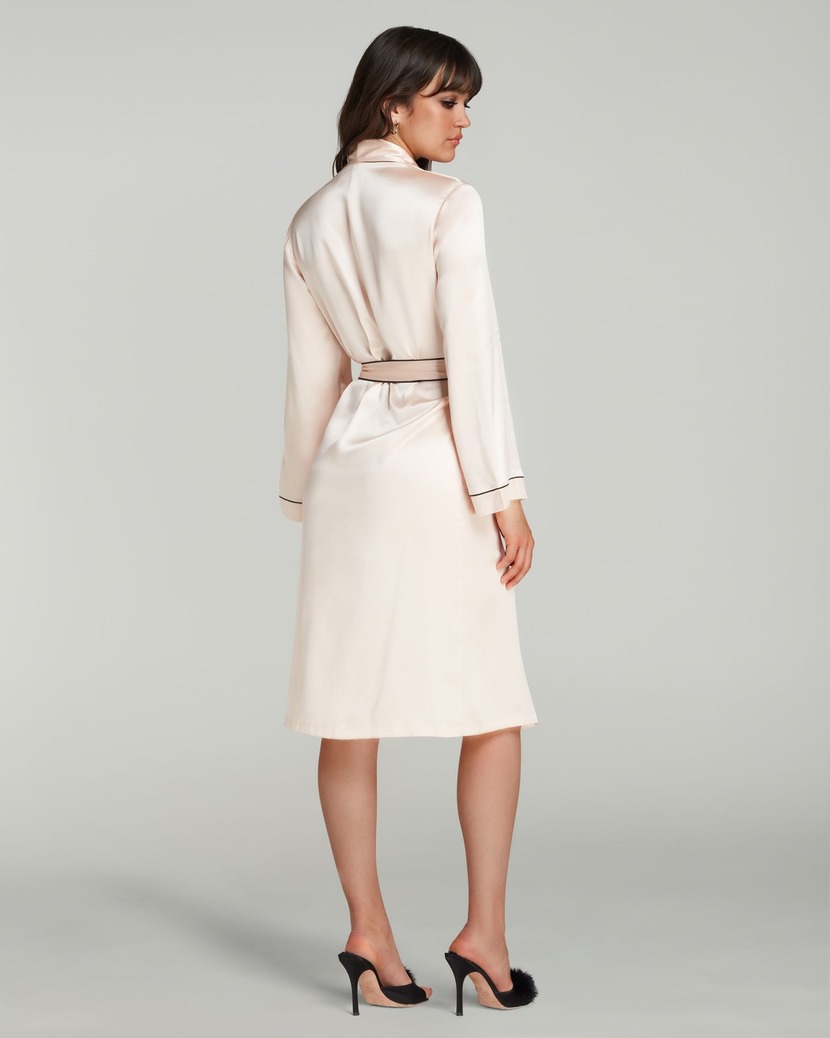 ClassicРозовый шелковый халат Classic