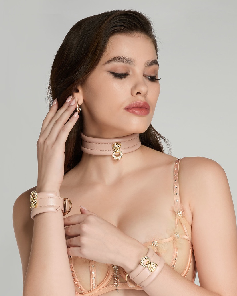 PanthaНежно-розовые манжеты Pantha