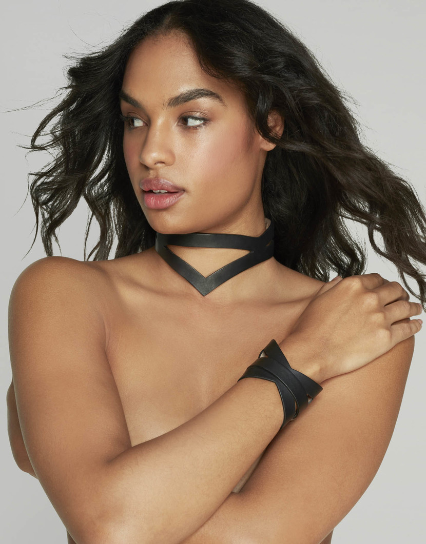 VeronikaЧерный кожаный манжет Veronika