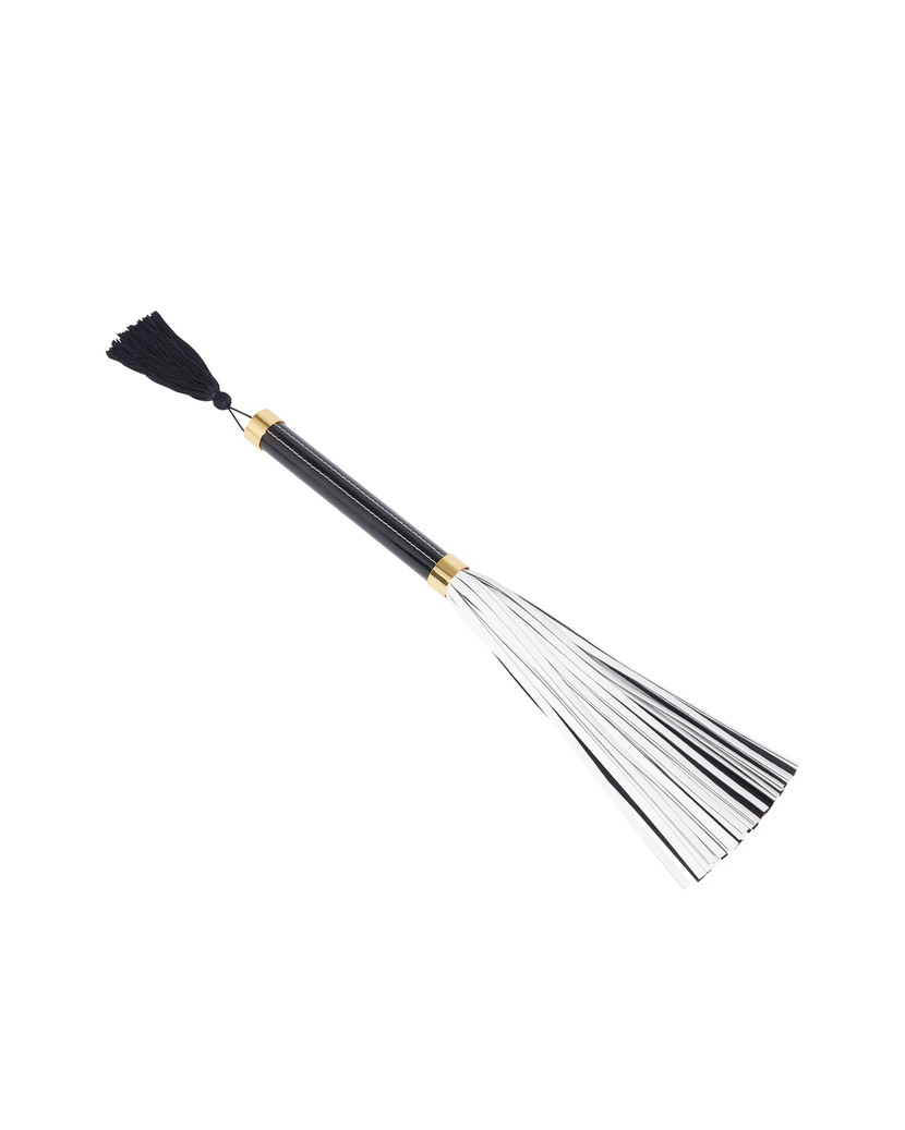 MischievousЧерно-белый флоггер Mischievous