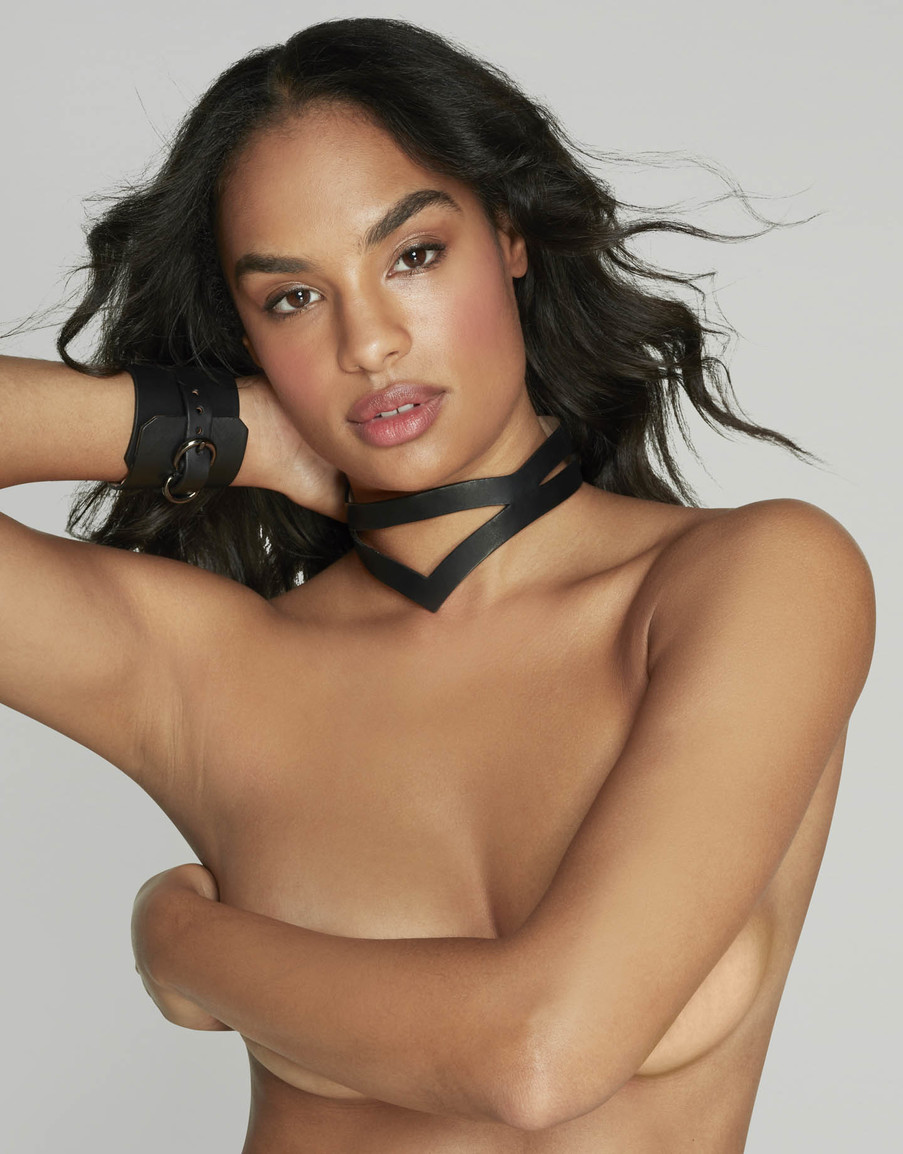 Черный кожаный манжет Veronika